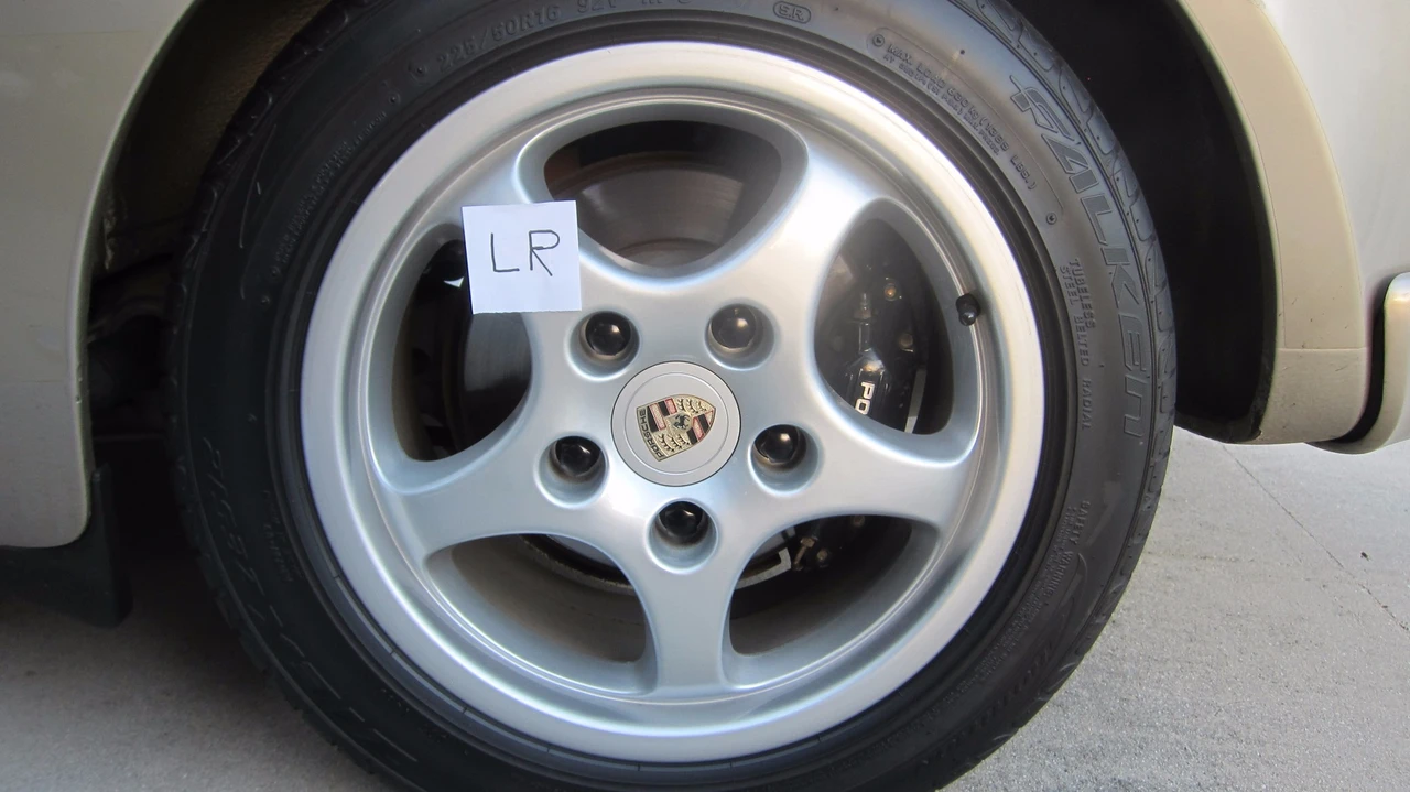 1989 Porsche 944 S2 - Image 14 of 31
