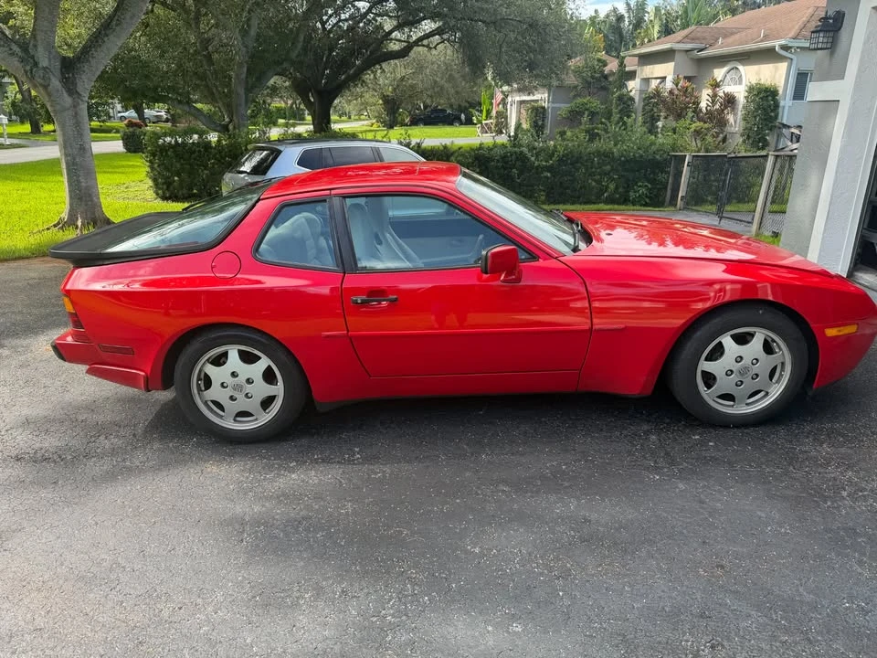 1989 Porsche 944 S2 - Image 2 of 3
