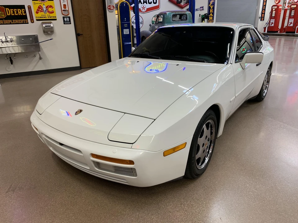1989 Porsche 944 S2 - Image 2 of 31