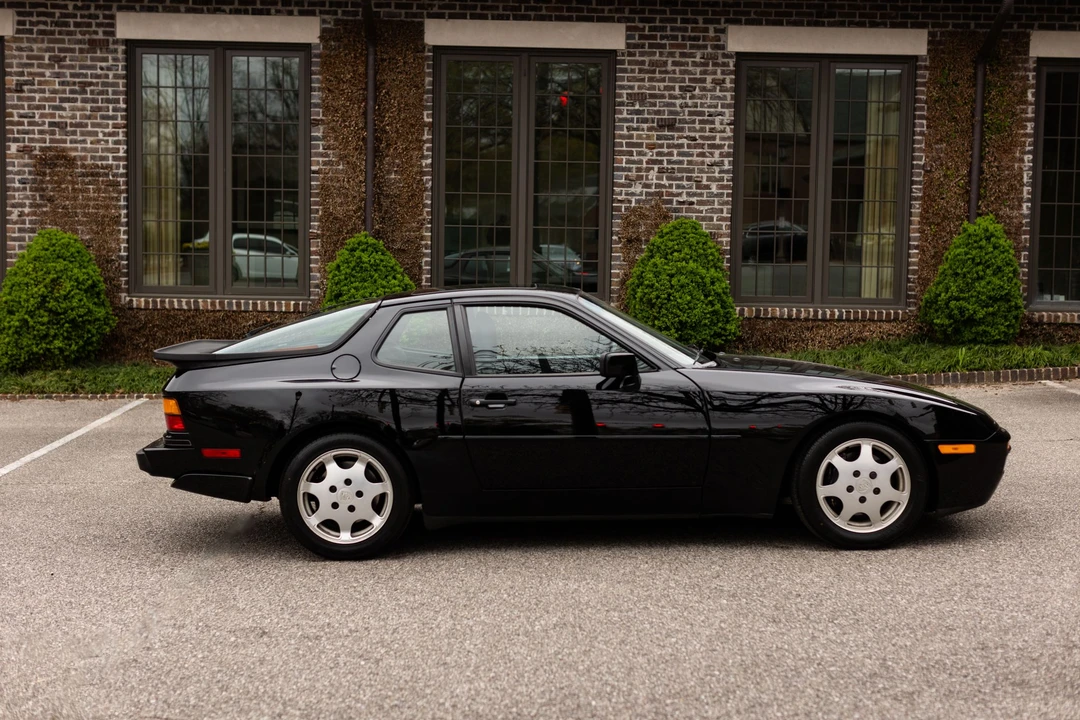 1989 Porsche 944 Turbo - Image 14 of 31