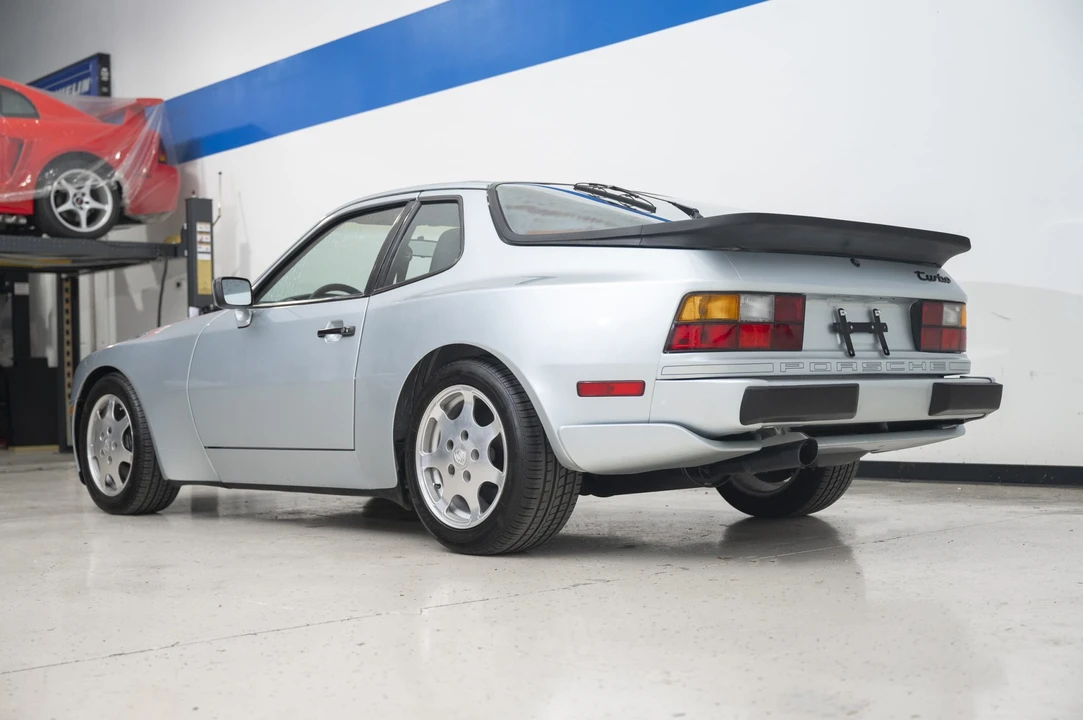 1989 Porsche 944 Turbo - Image 6 of 31