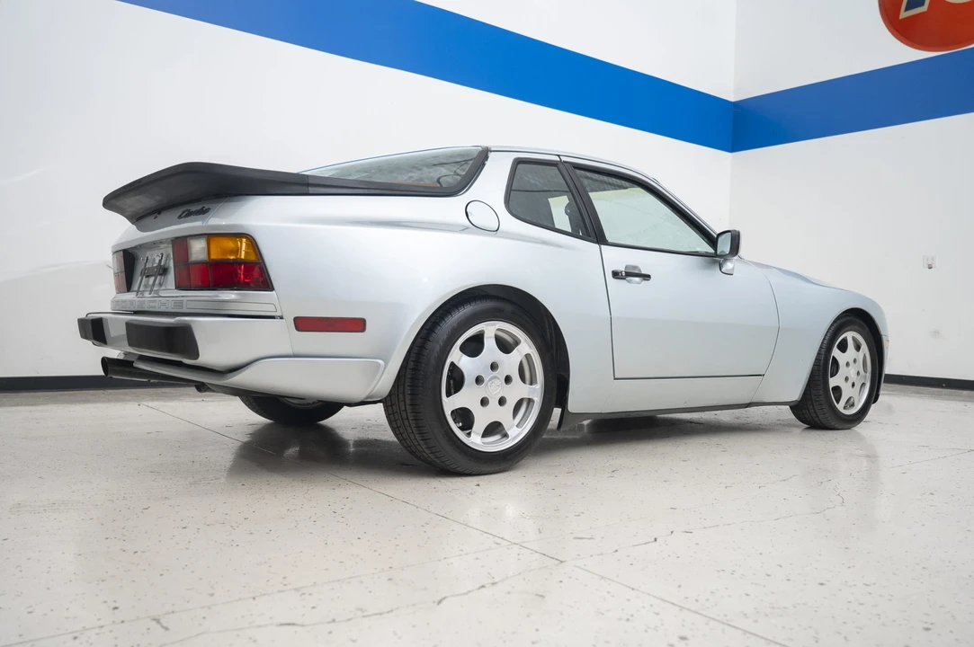 1989 Porsche 944 Turbo - Image 9 of 31