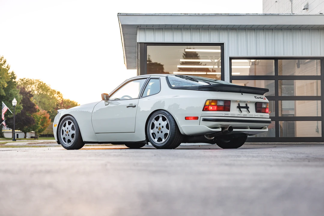1989 Porsche 944 Turbo - Image 15 of 31