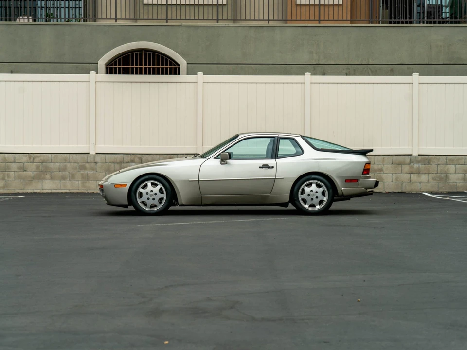 1989 Porsche 944 Turbo - Image 16 of 31
