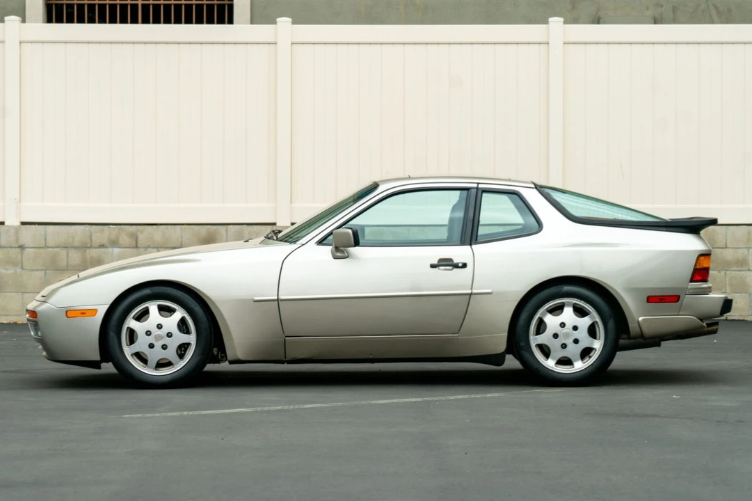 1989 Porsche 944 Turbo - Image 13 of 31