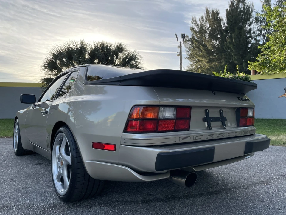 1989 Porsche 944 Turbo - Image 17 of 31