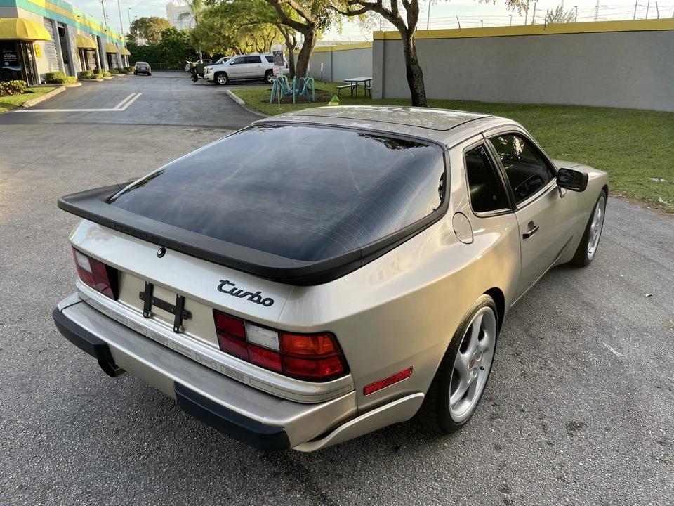 1989 Porsche 944 Turbo - Image 14 of 31