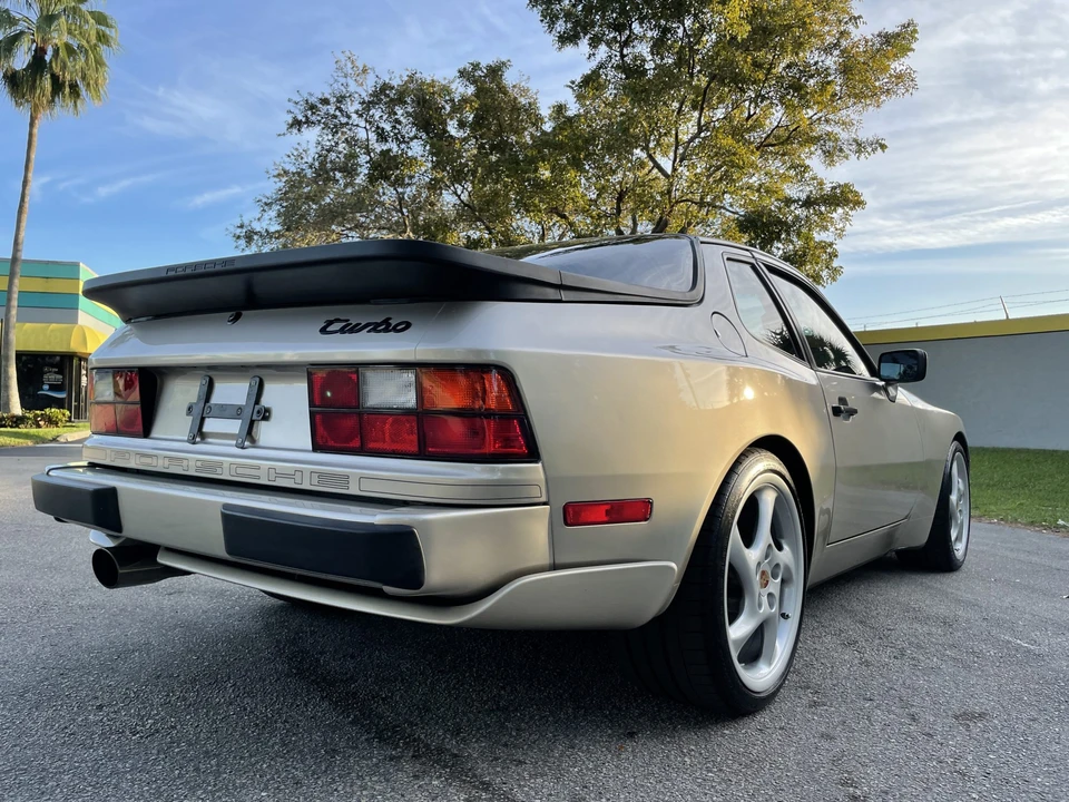 1989 Porsche 944 Turbo - Image 12 of 31