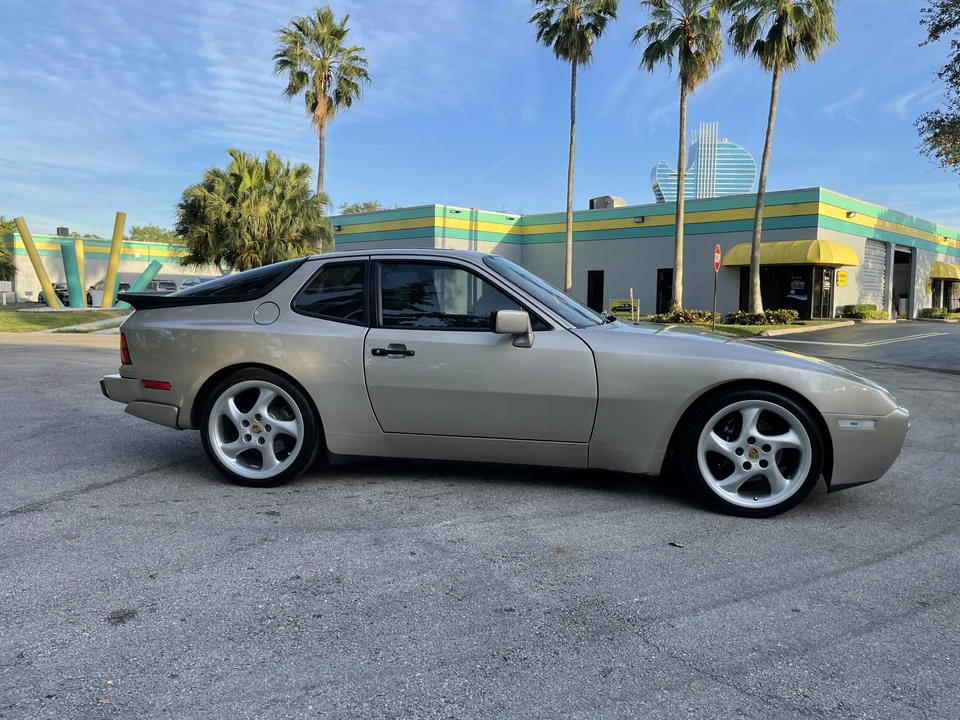 1989 Porsche 944 Turbo - Image 10 of 31