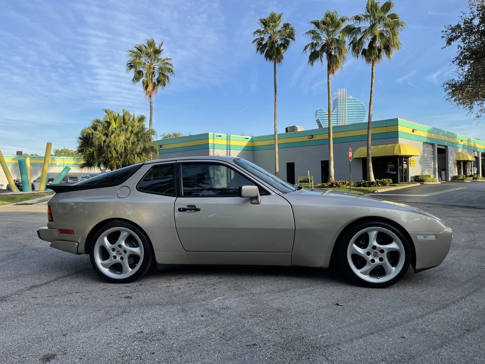 1989 Porsche 944 Turbo - Image 9 of 31