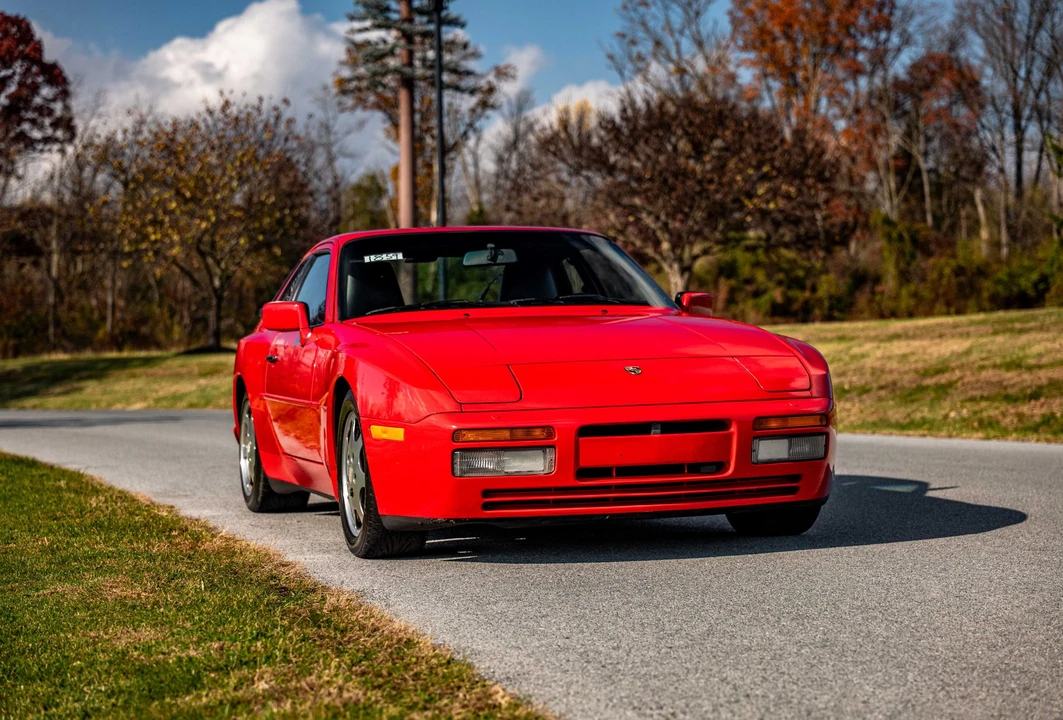 1989 Porsche 944 Turbo - Image 8 of 31