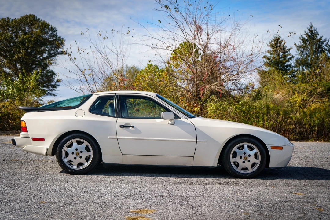 1989 Porsche 944 Turbo - Image 14 of 31
