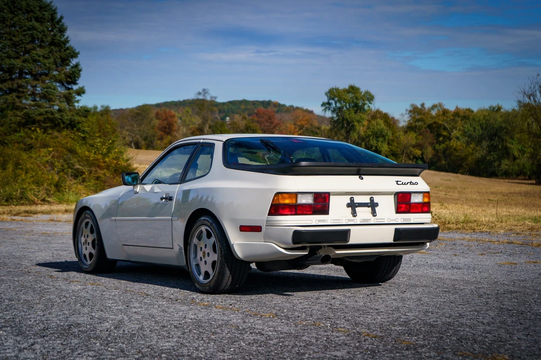 1989 Porsche 944 Turbo - Image 8 of 31