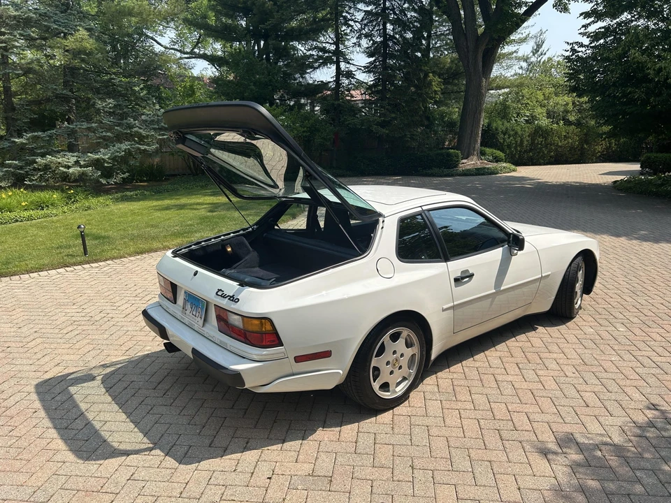 1989 Porsche 944 Turbo - Image 8 of 31