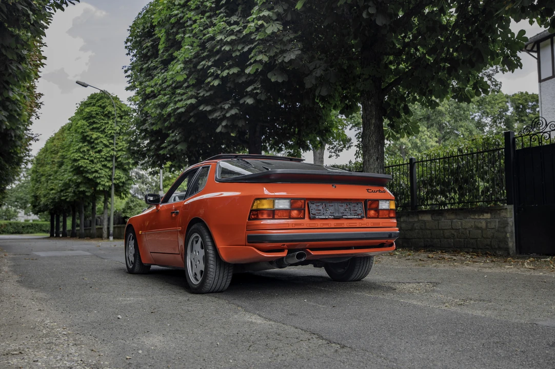 1989 Porsche 944 Turbo - Image 7 of 31