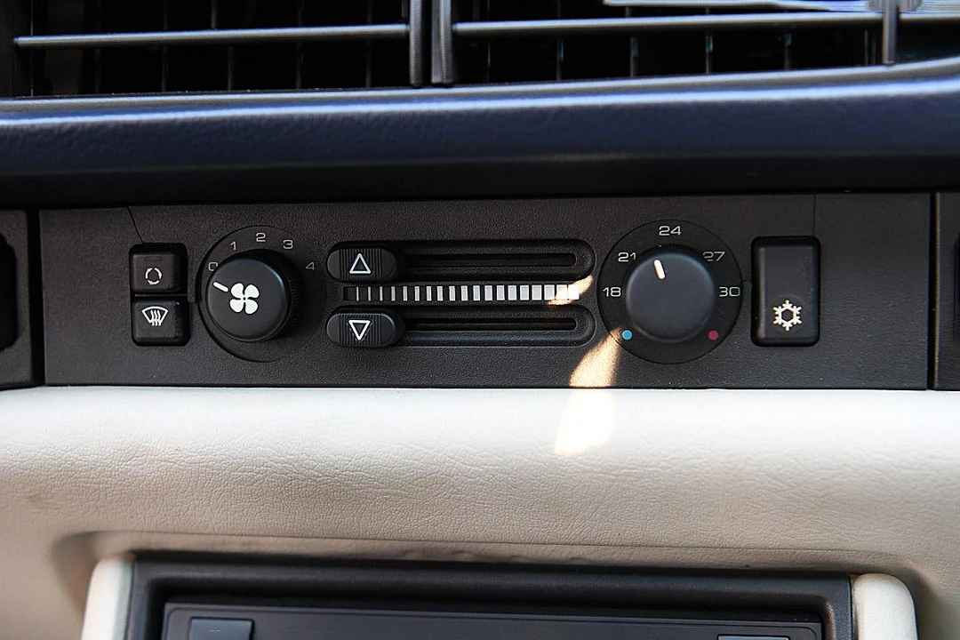 1989 Porsche 944 - Image 24 of 31