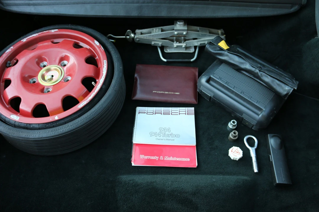 1989 Porsche 944 Turbo - Image 16 of 17