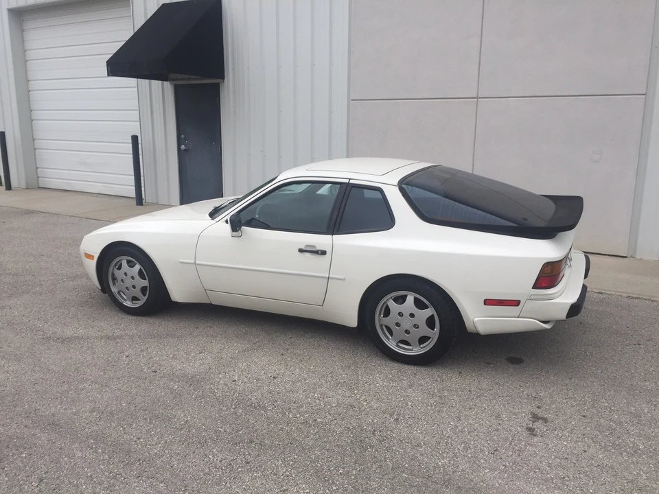 1989 Porsche 944 S2 - Image 2 of 31
