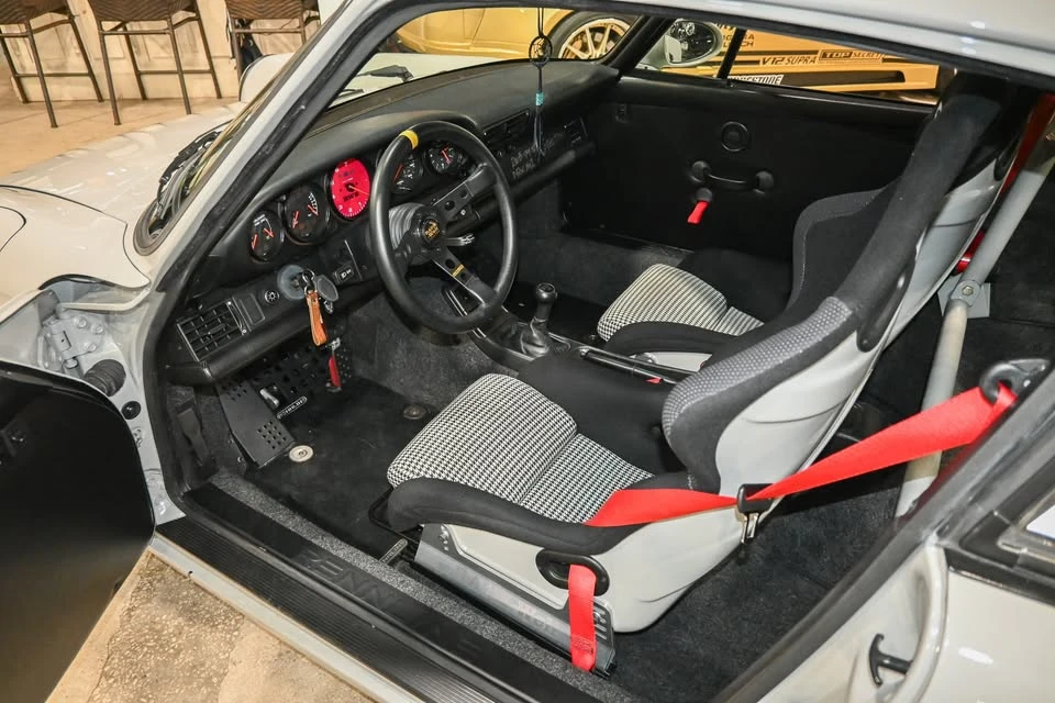 1989 Porsche 964 Carrera 4 - Image 11 of 18