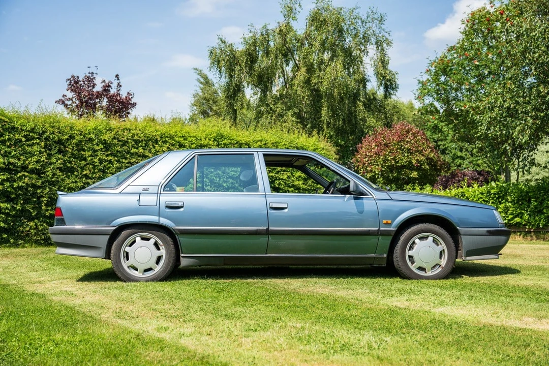 1989 Renault - Image 2 of 30