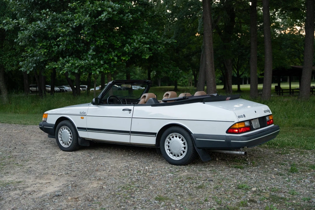 1989 Saab 900 Turbo 1st Gen - Image 25 of 31