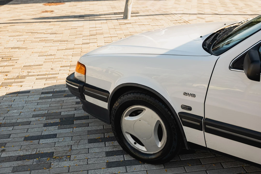 1989 Saab 9000 - Image 28 of 31