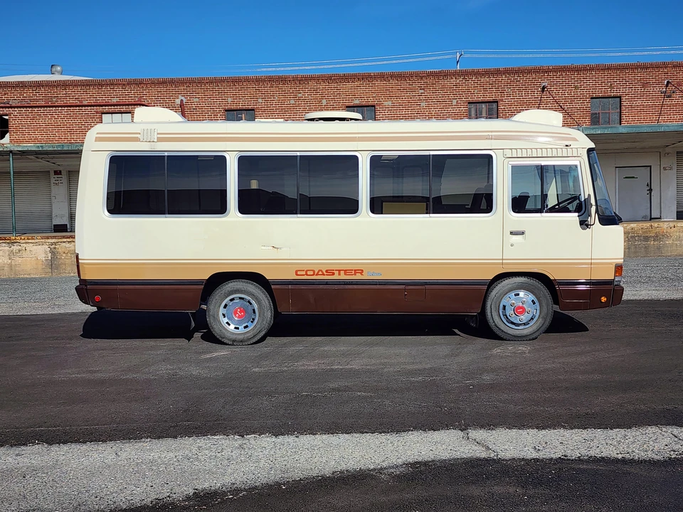 1989 Toyota Coaster 2nd Gen - Image 13 of 31