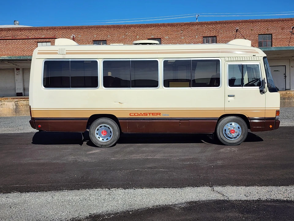 1989 Toyota Coaster 2nd Gen - Image 14 of 31