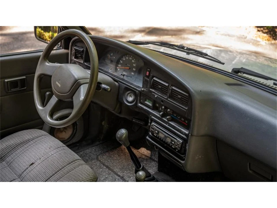 1989 Toyota Hilux 5th Gen - Image 4 of 31
