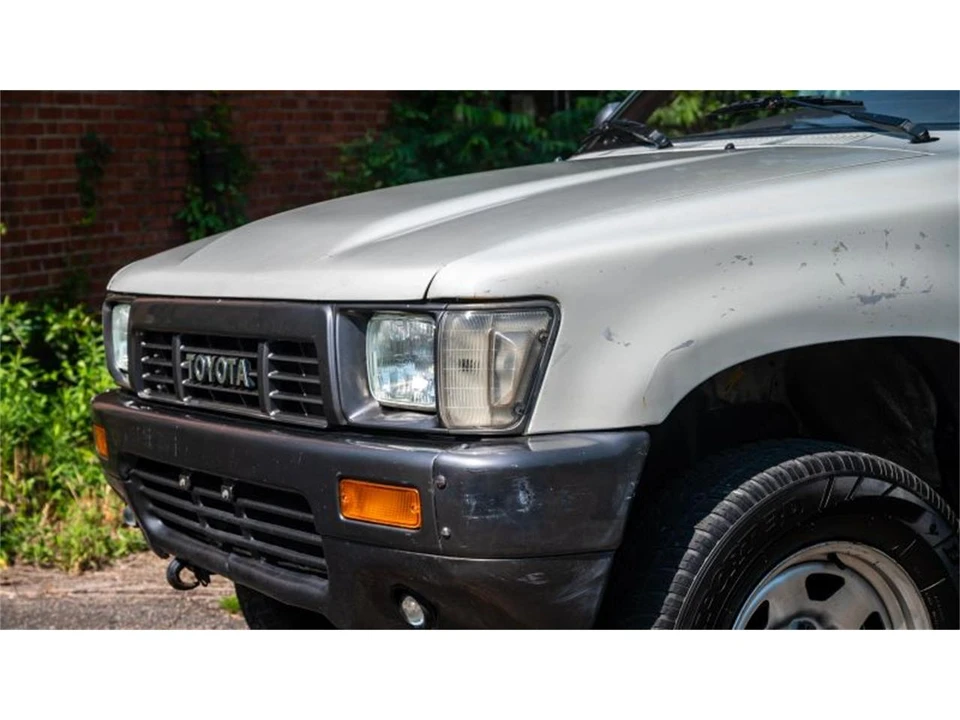 1989 Toyota Hilux 5th Gen - Image 9 of 31