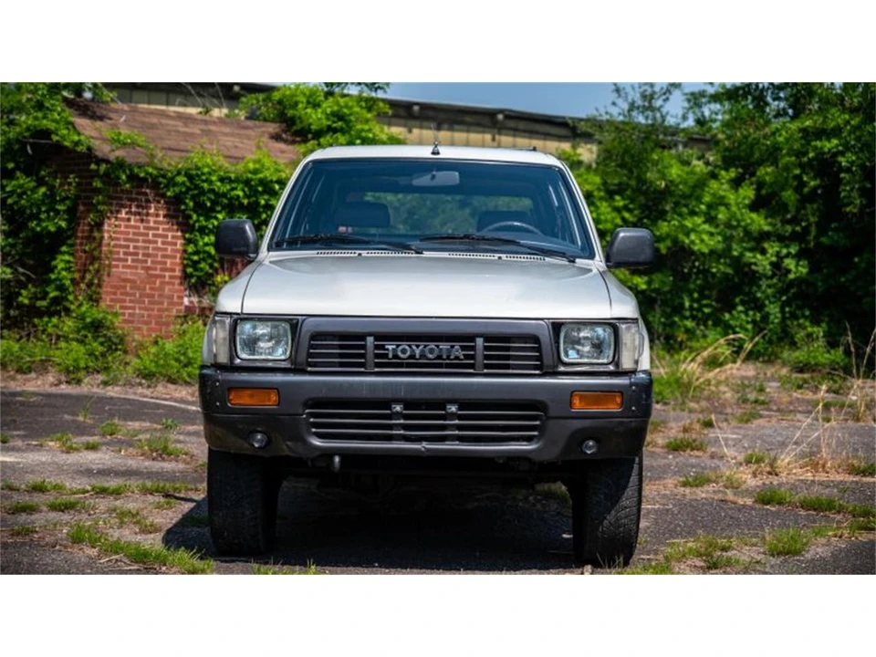 1989 Toyota Hilux 5th Gen - Image 13 of 31