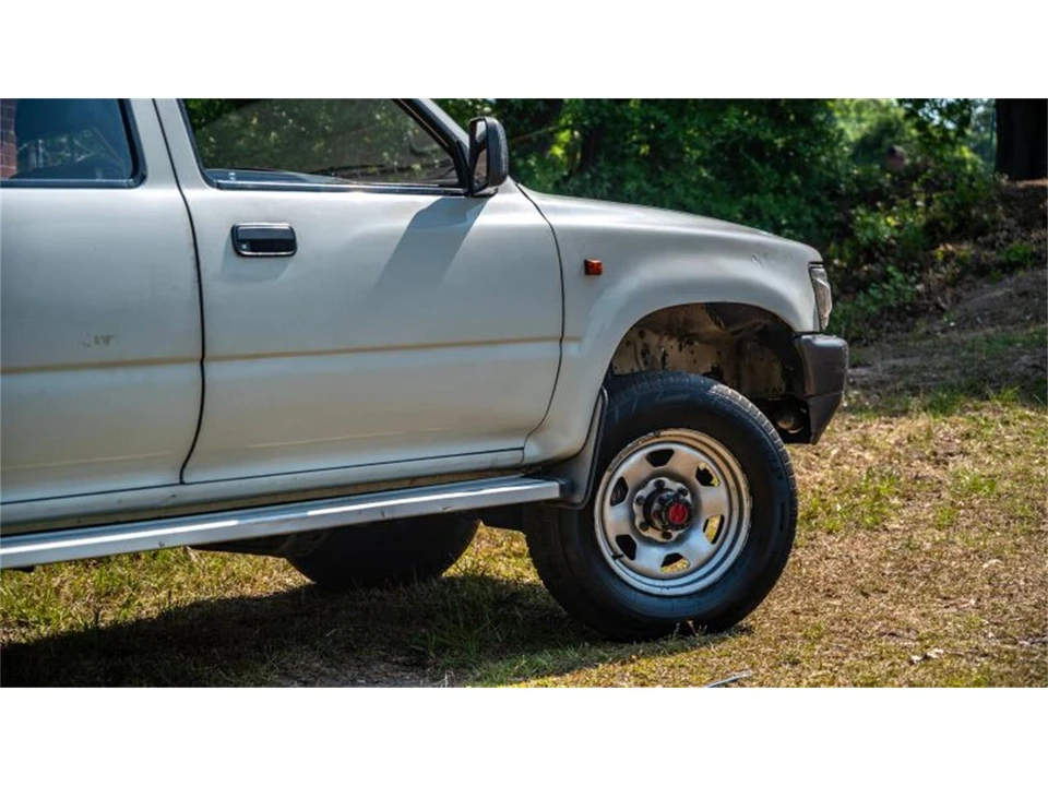 1989 Toyota Hilux 5th Gen - Image 14 of 31