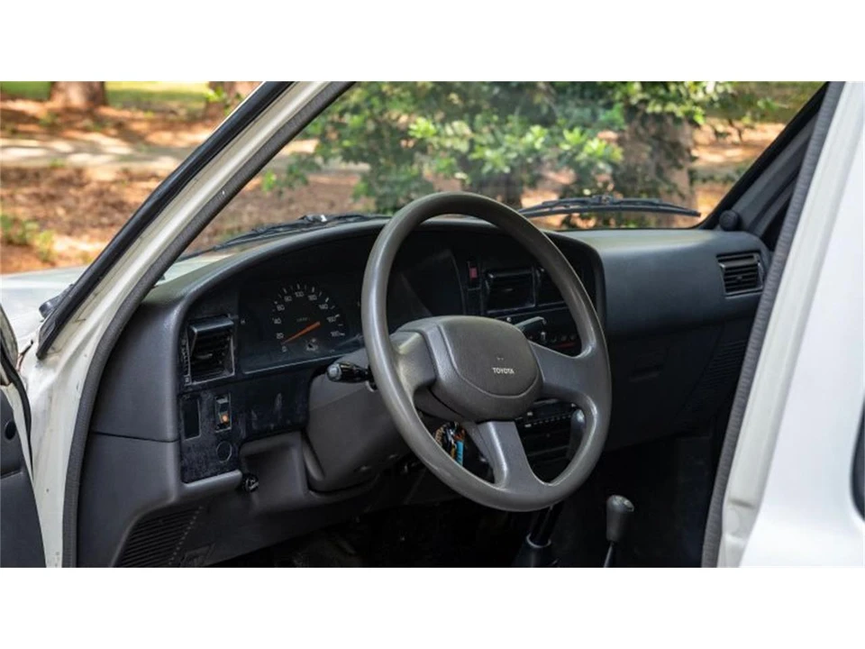 1989 Toyota Hilux 5th Gen - Image 17 of 31
