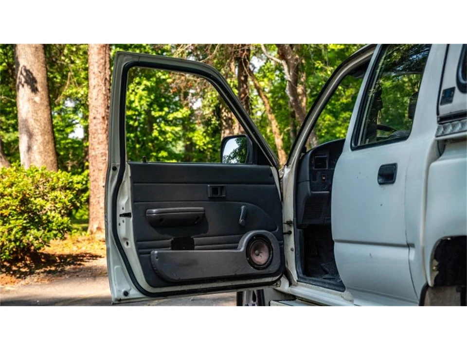 1989 Toyota Hilux 5th Gen - Image 18 of 31