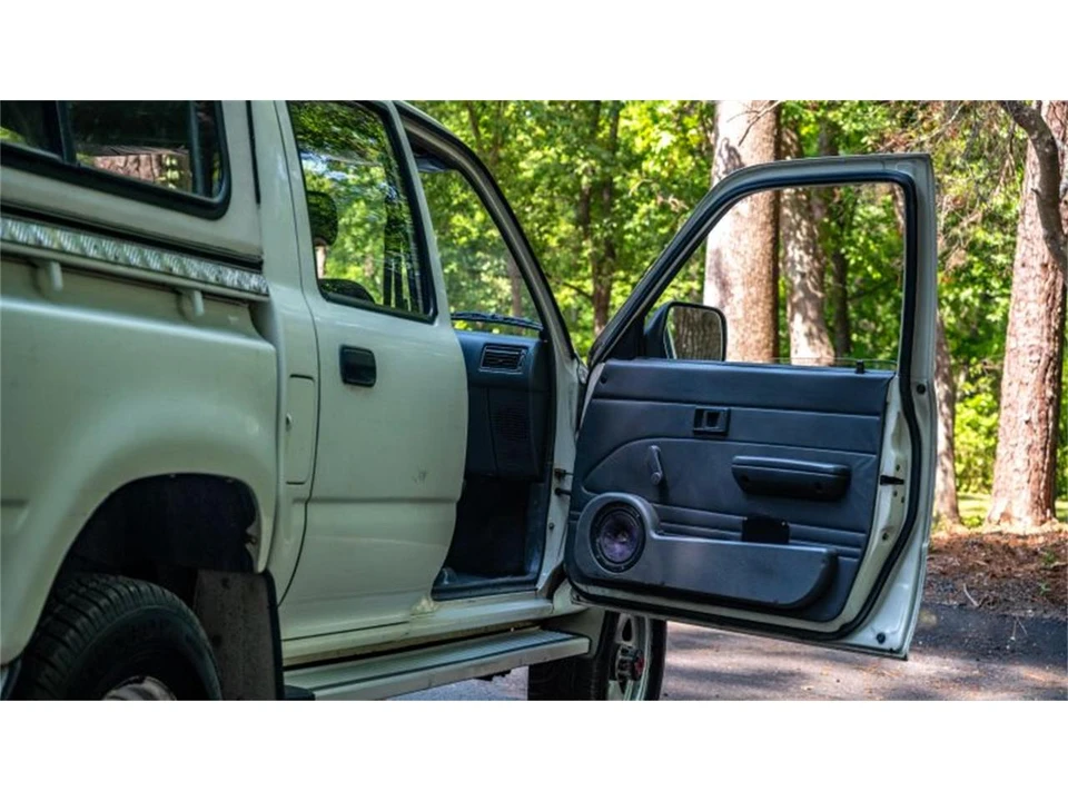 1989 Toyota Hilux 5th Gen - Image 20 of 31