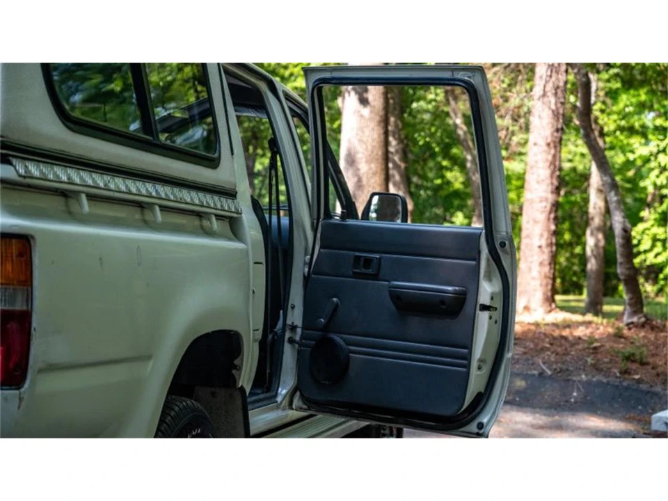 1989 Toyota Hilux 5th Gen - Image 21 of 31