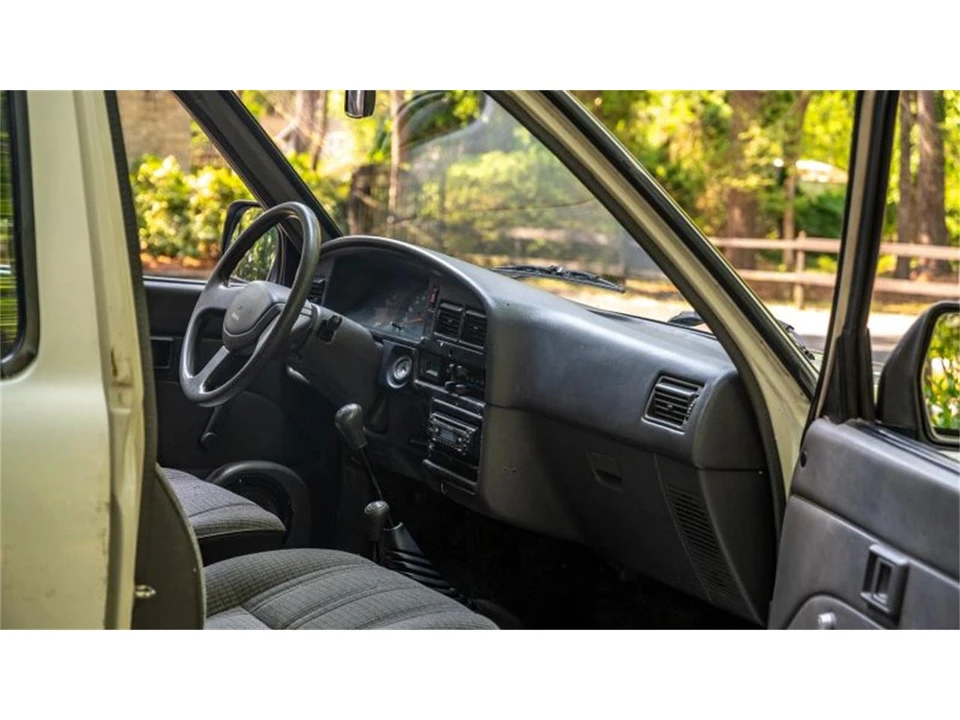 1989 Toyota Hilux 5th Gen - Image 23 of 31