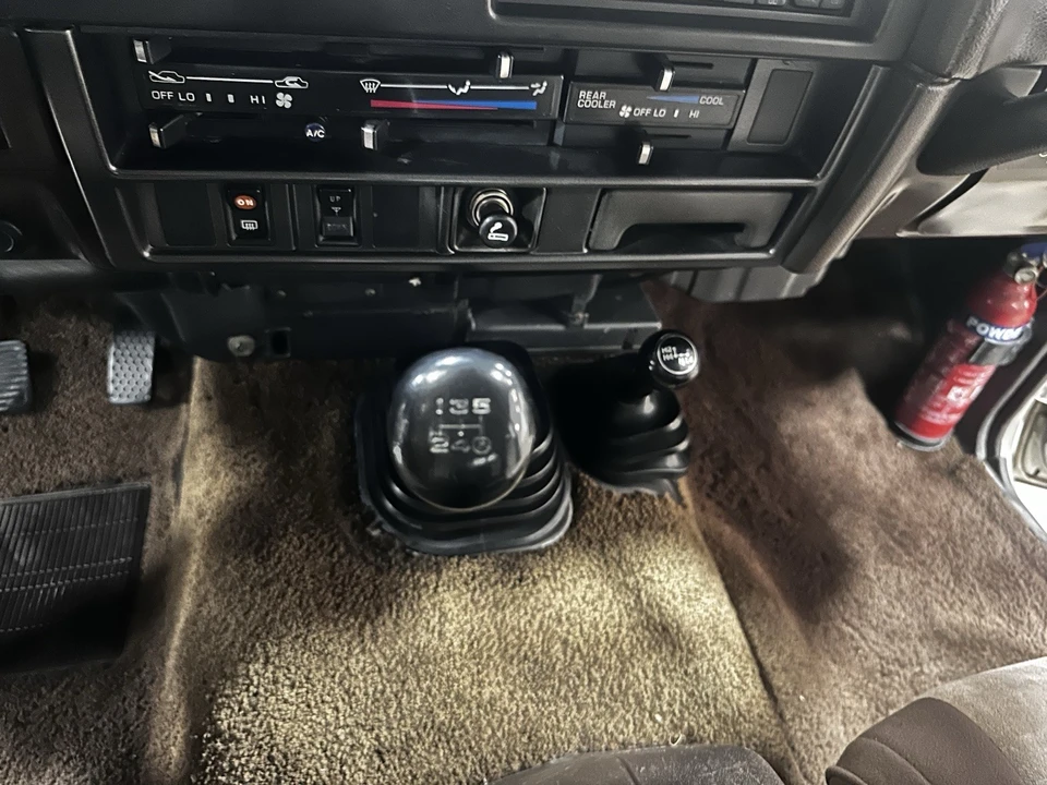 1989 Toyota J60 Land Cruiser - Image 19 of 31