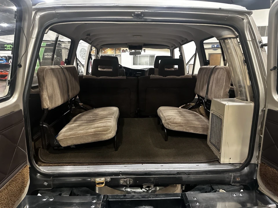 1989 Toyota J60 Land Cruiser - Image 16 of 31