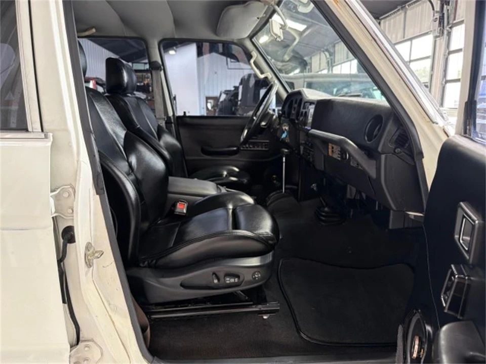1989 Toyota J60 Land Cruiser - Image 13 of 31