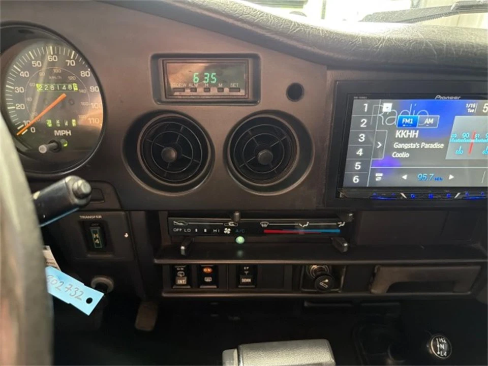 1989 Toyota J60 Land Cruiser - Image 22 of 31