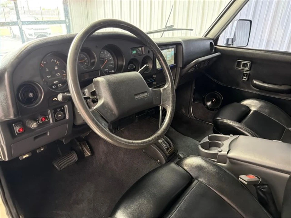 1989 Toyota J60 Land Cruiser - Image 10 of 31
