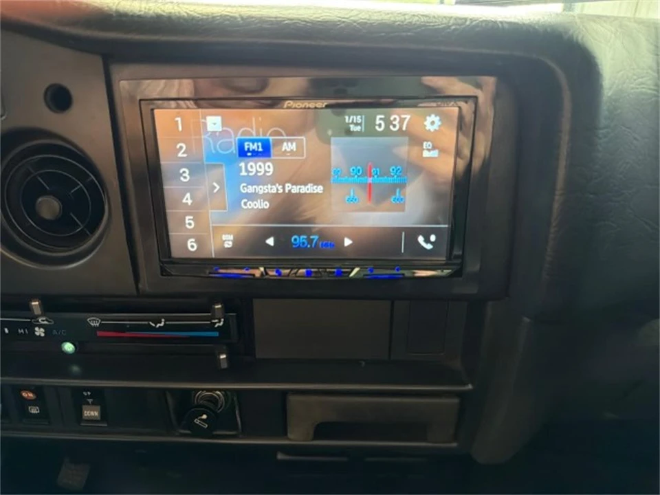 1989 Toyota J60 Land Cruiser - Image 23 of 31