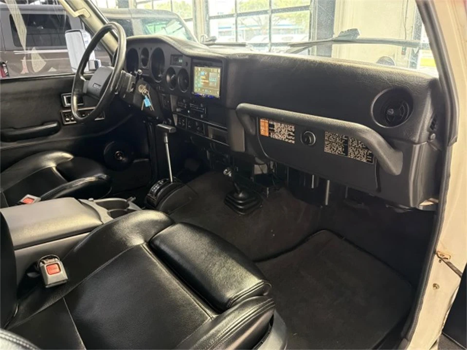 1989 Toyota J60 Land Cruiser - Image 12 of 31