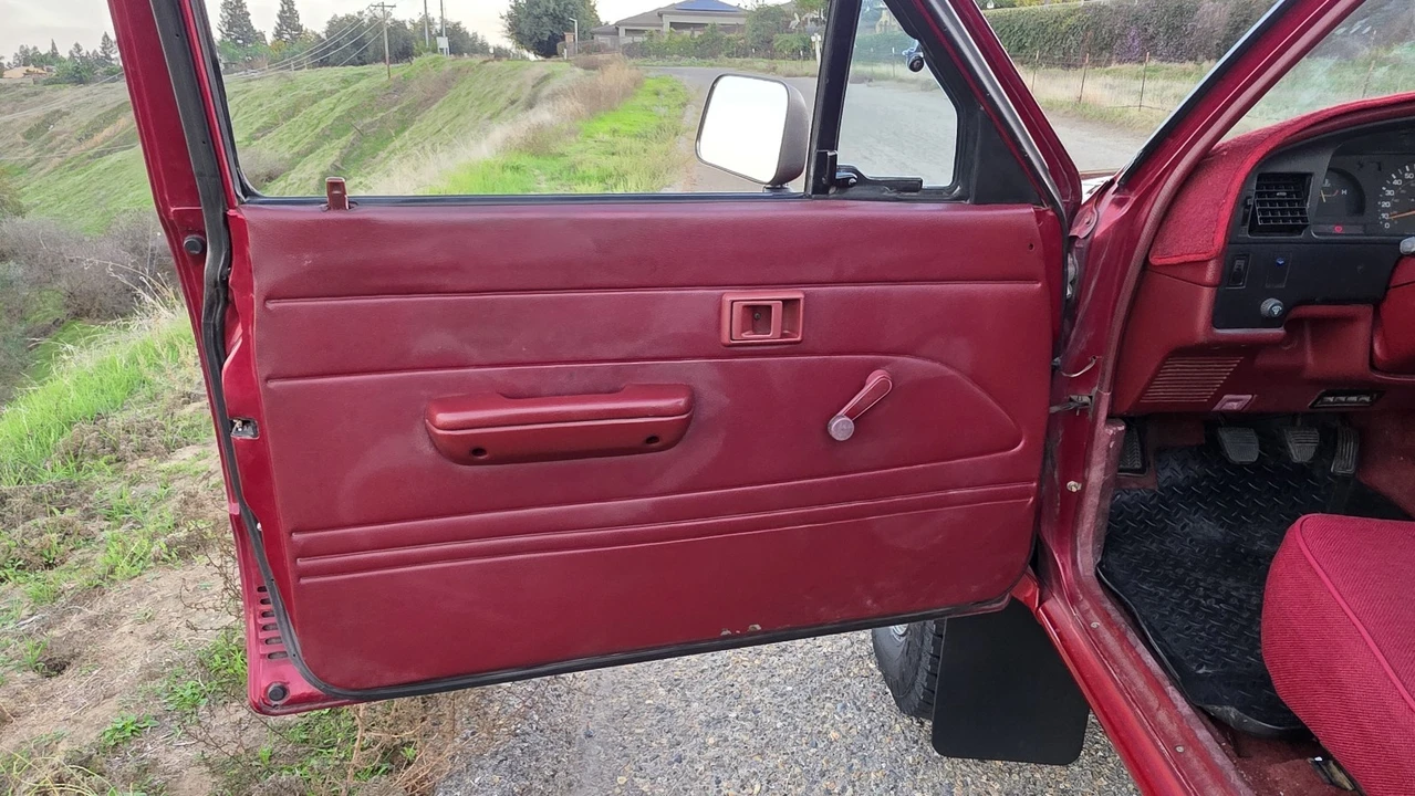 1989 Toyota Hilux 5th Gen - Image 10 of 10
