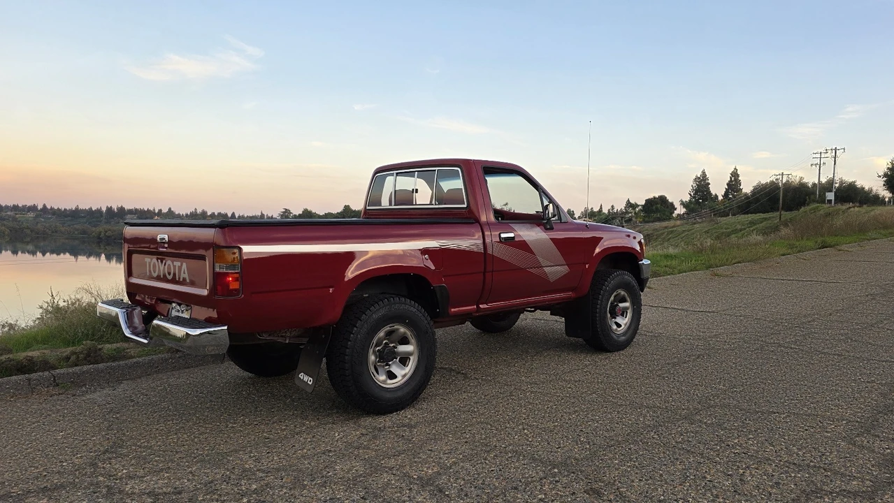 1989 Toyota Hilux 5th Gen - Image 3 of 10