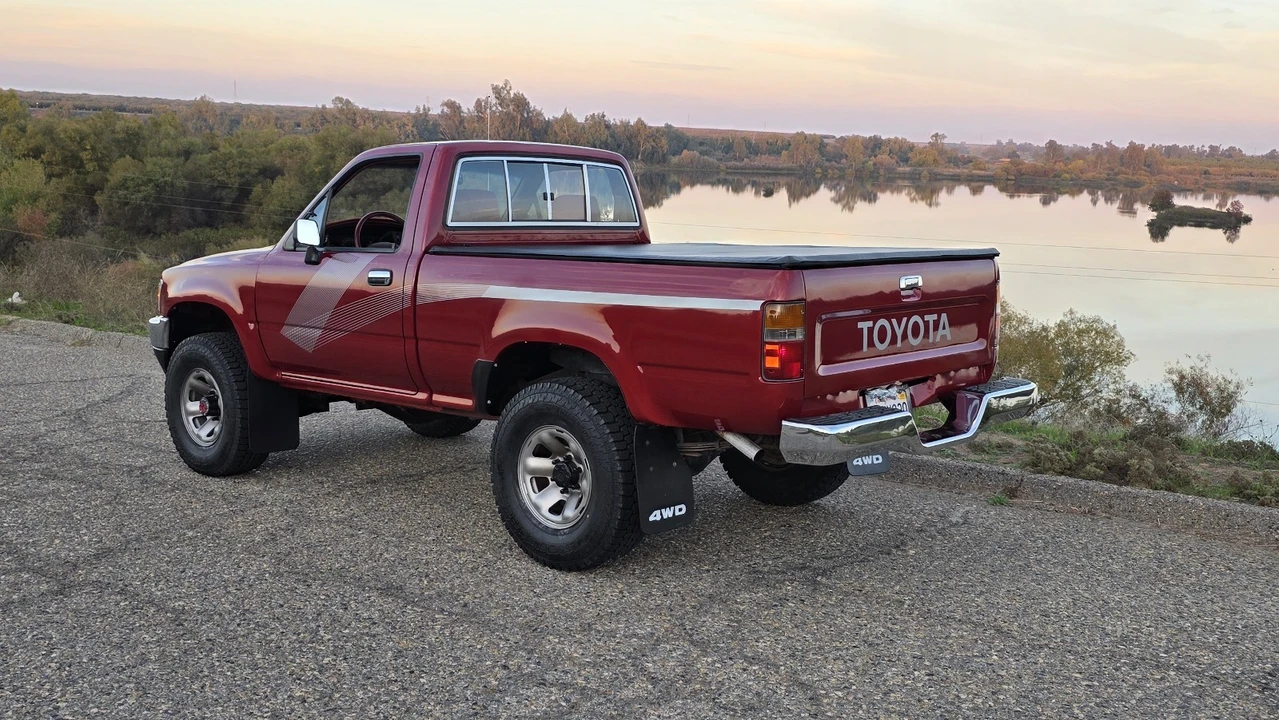 1989 Toyota Hilux 5th Gen - Image 2 of 10