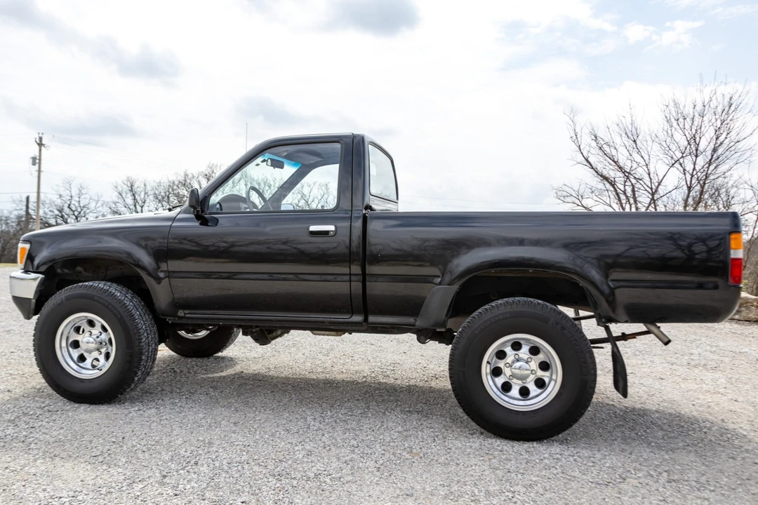1989 Toyota Hilux 5th Gen - Image 3 of 7