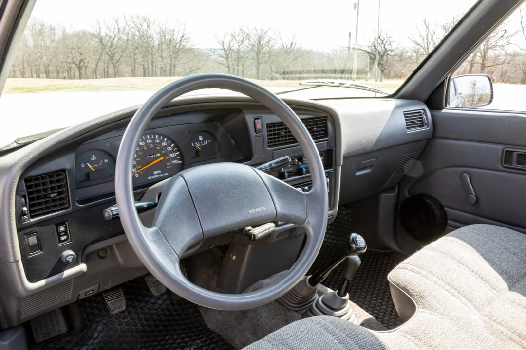 1989 Toyota Hilux 5th Gen - Image 5 of 7