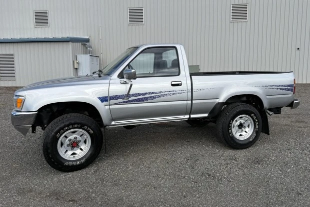 1989 Toyota Hilux 4th Gen - Image 3 of 7
